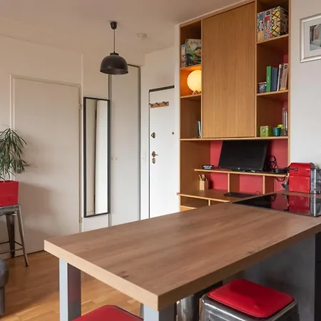 Very Charming And Comfortable Cocoon In 20th Apartment *