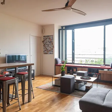 Very Charming And Comfortable Cocoon In 20th Apartment *