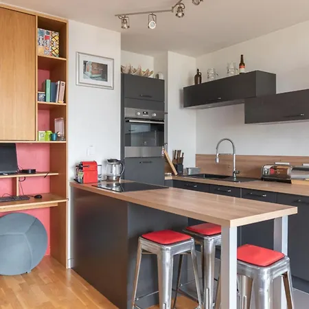 Very Charming And Comfortable Cocoon In 20th Apartment *